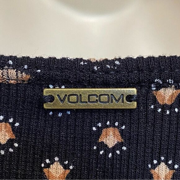 Volcom Sunscaper Long Sleeve Printed Top Sz S (4-6) NWT - Picture 3 of 9